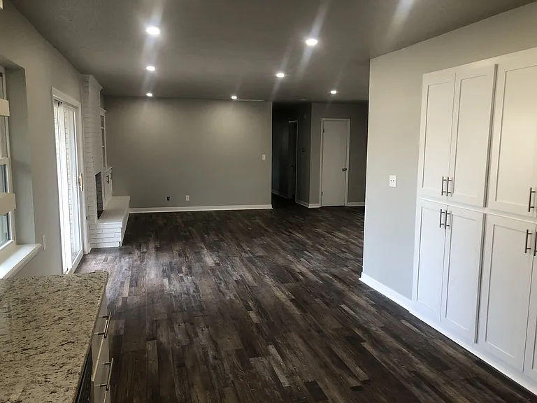 2209 Iowa St — Photo 4