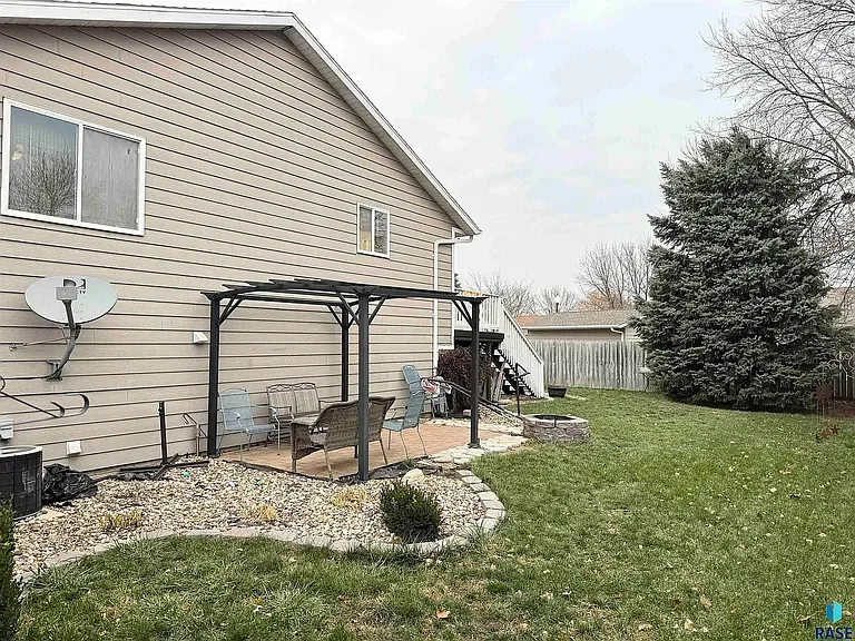 630 N James Ave — Photo 14