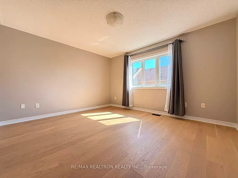 7 Hyacinth St — Photo 19