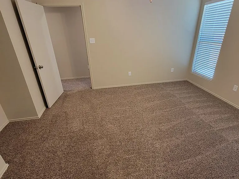2136 Heritage Ln — Photo 16