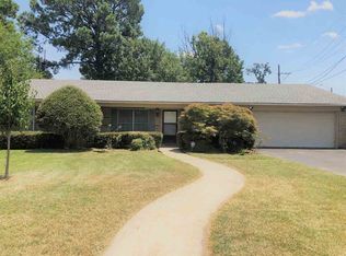 1 Amesbury Cir, Longview, TX 75605