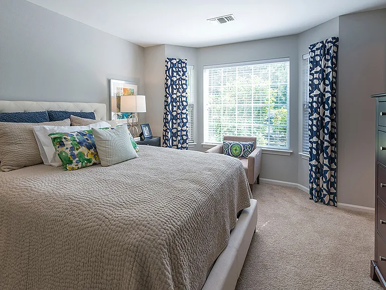 King sized bedroom featuring wall to wall carpeting