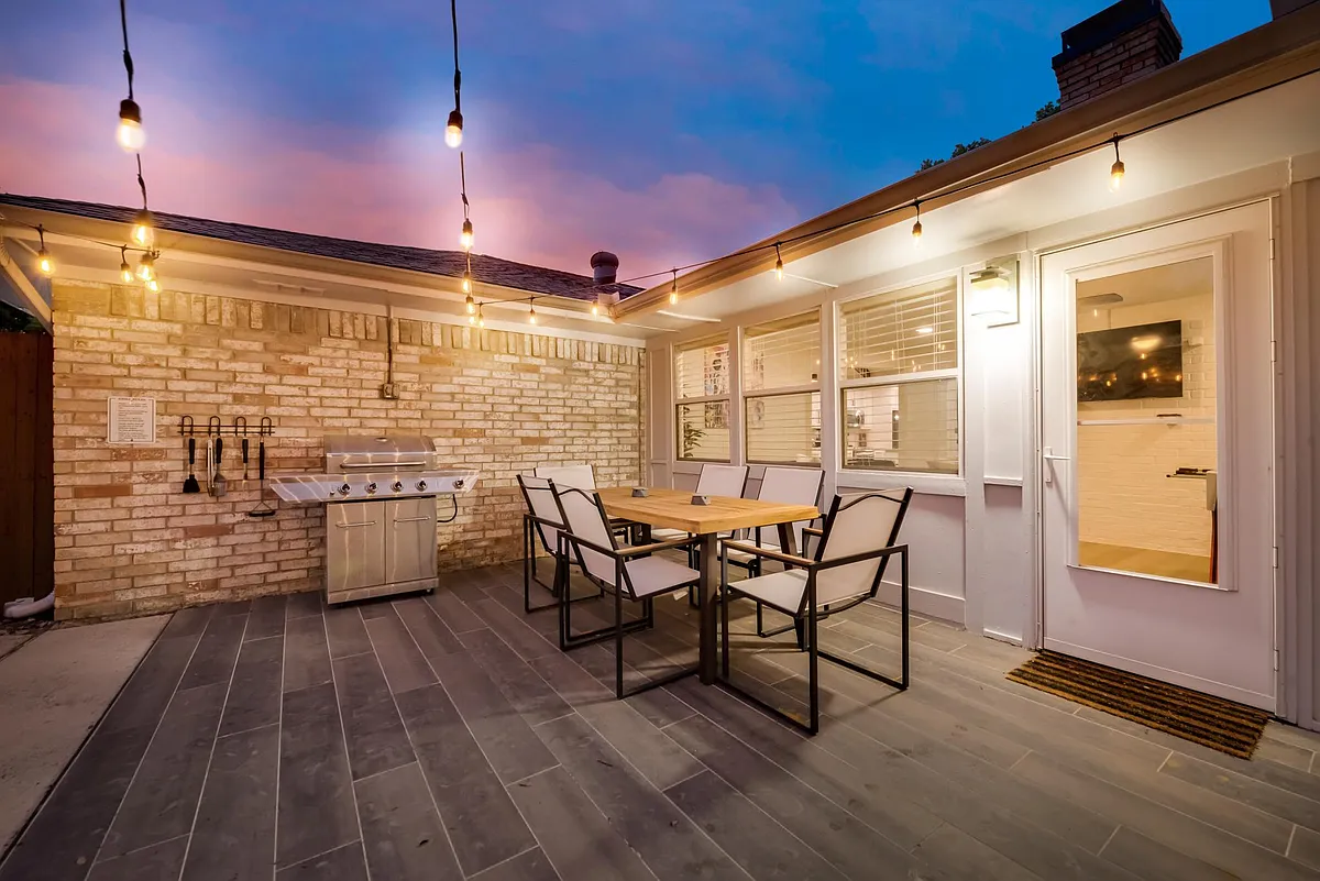Building Photo - 2836 Meadowbrook Dr