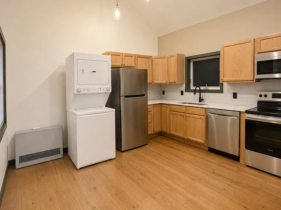 60 Elmwood Ave #3