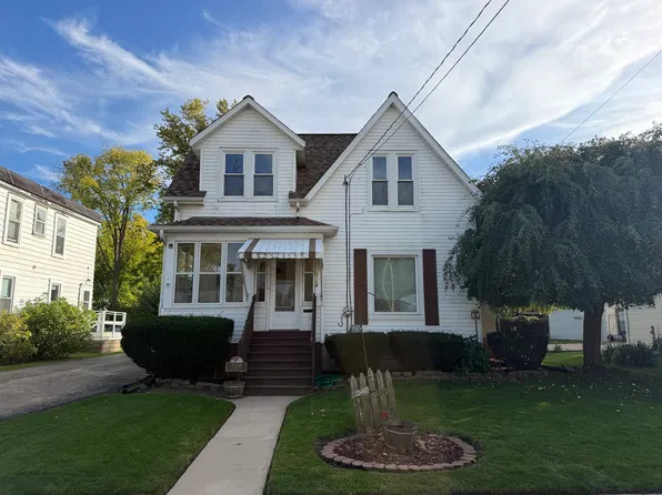 1318 Pleasant St, Dekalb, IL 60115