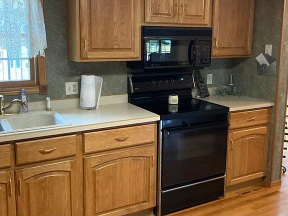 3rd image of 7051 Country Dr