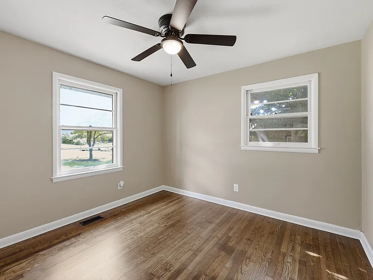 141 Zandale Dr — Photo 10
