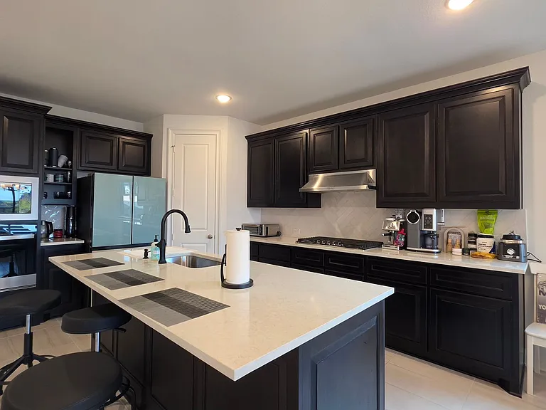 1513 Larson Ln — Photo 12