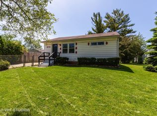 2715 Navaho Rd, Waukegan, IL 60087