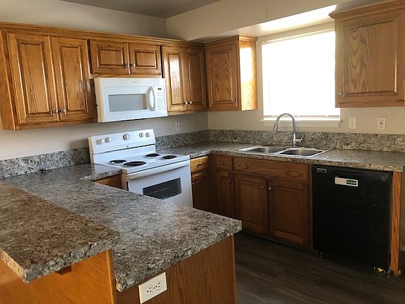Kitchen with breakfast bar