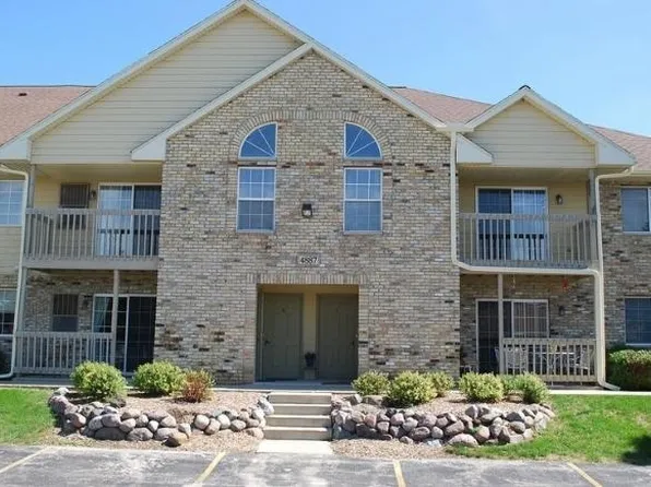 4887 Easy St, Hartland, WI 53029