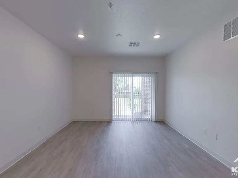 Liberty Gardens Apartments — Photo 33