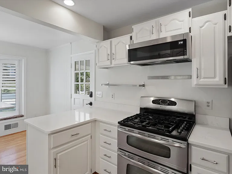5200 Holden St — Photo 12