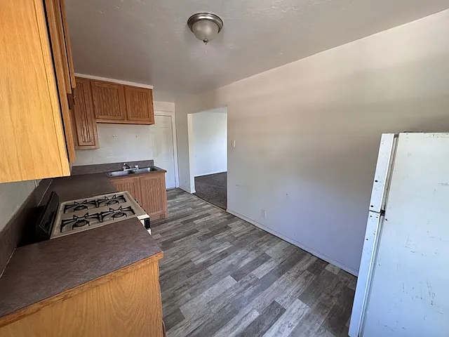 900 E 9th St #4 — Photo 3