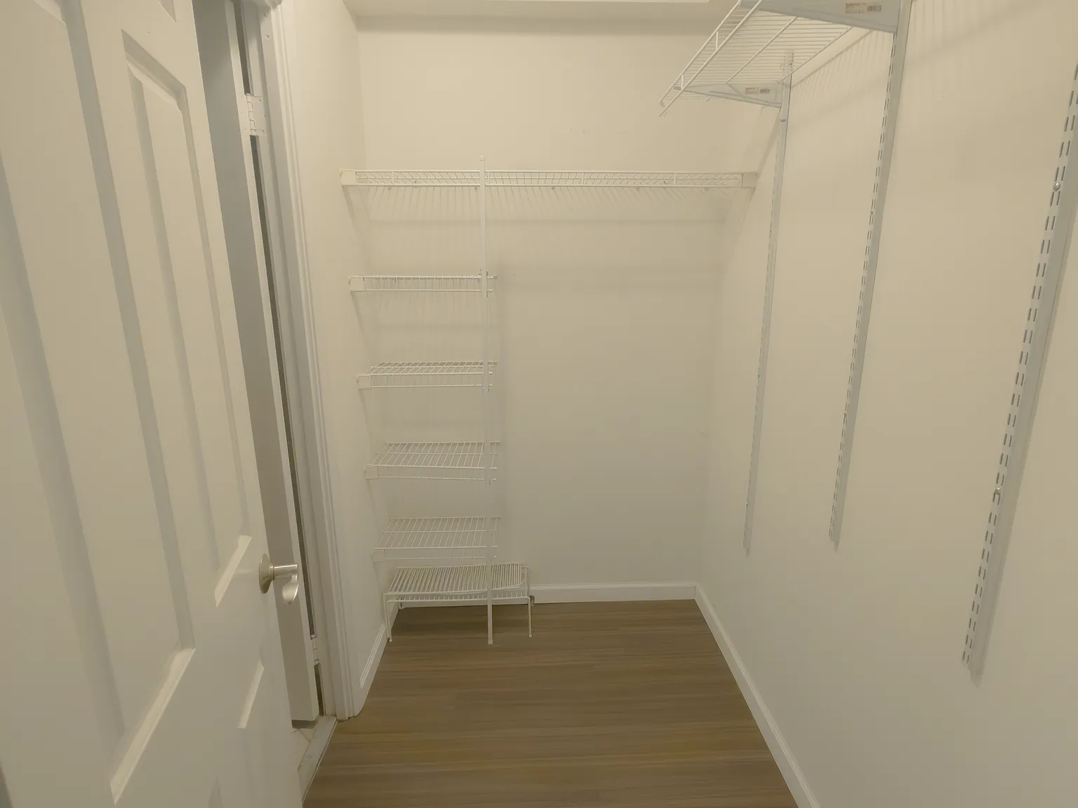 Studio, 424 sqft, $1,890 — Photo 4