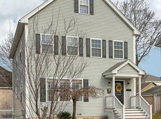 8 Hawthorn St, Lowell, MA 01851
