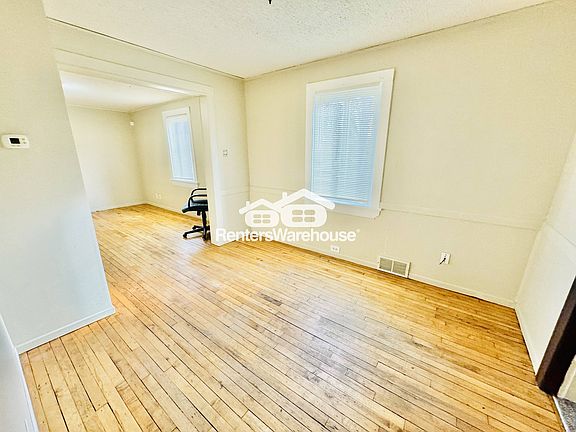 4th image of 3307 Russell Ave N