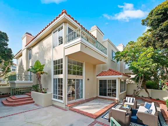 4th image of 19416 Castlewood Cir