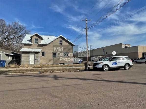 122 W 9th, 122 W 9th Ave #1/2, Mitchell, SD 57301