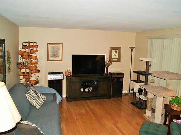 4th image of 1529 Robin Hood Dr