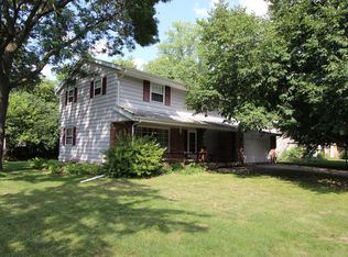 N86W15664 Shore Crest Dr, Menomonee Falls, WI 53051