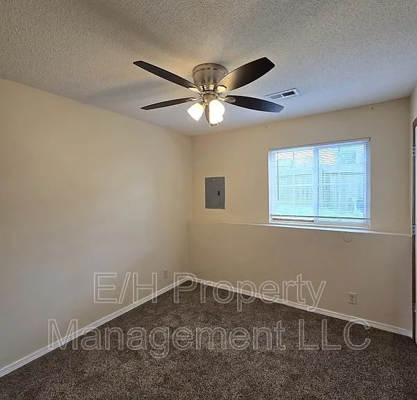 4460 S Elizabeth Ave — Photo 6