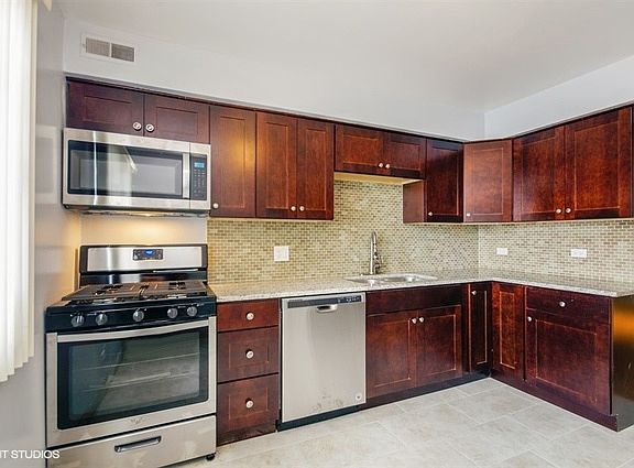 5th image of 6451D N Northwest Hwy APT 1C