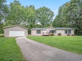 2912 W Algonquin Dr, Benton Harbor, MI 49022
