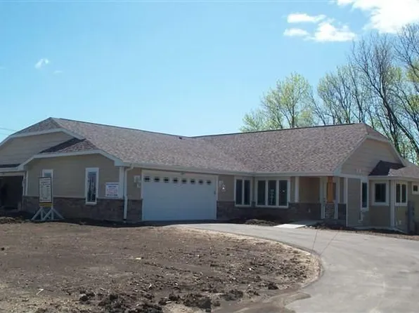 6018 W Woodview Ct #1, Greenfield, WI 53220