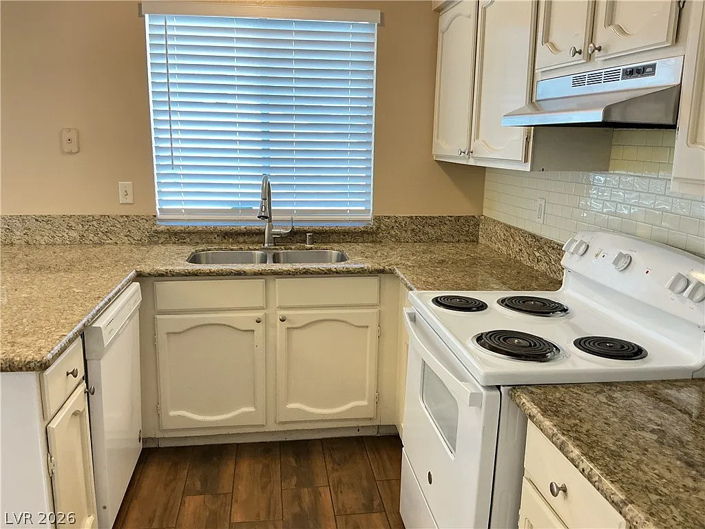 3 bed, 2.0 bath, 1081 sqft, $1,695 — Photo 4