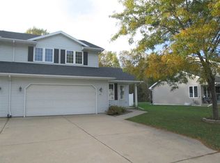 981 Coggins Ct, Green Bay, WI 54313
