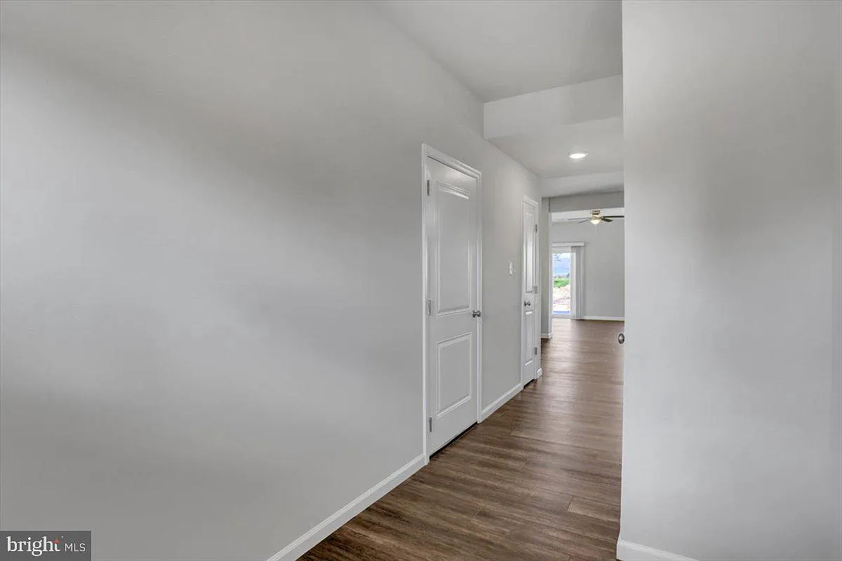 3 bed, 2.5 bath, 1970 sqft, $2,150 — Photo 3