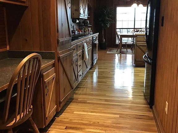 4th image of 126 Meadowlark Dr