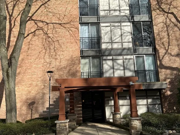 5800 Oakwood Dr Unit 4J, Lisle, IL 60532