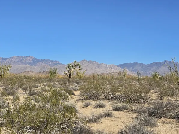 3040 S Castle Butte Rd, Yucca, AZ 86438