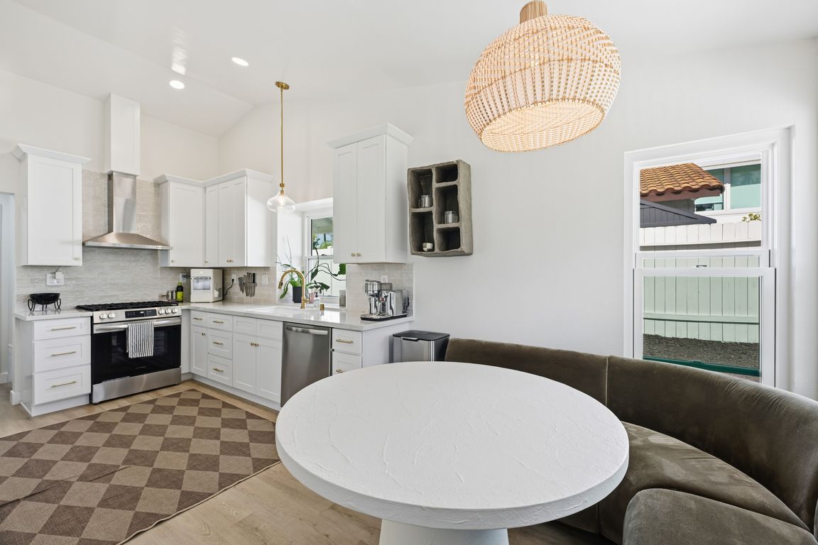 next background image