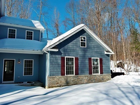 3rd image of 425 Stickney Hill Rd