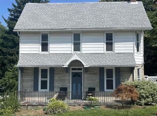 9 W Pennsylvania Ave, Stewartstown, PA 17363