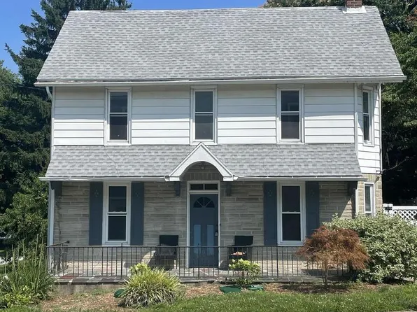 9 W Pennsylvania Ave, Stewartstown, PA 17363