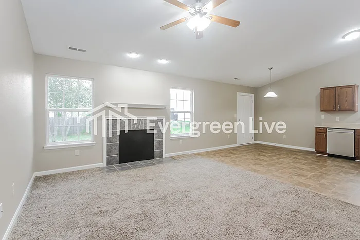 3 bed, 2.0 bath, 1400 sqft, $1,795 — Photo 3