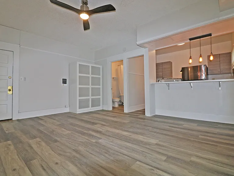 2142 5th Ave — Photo 2