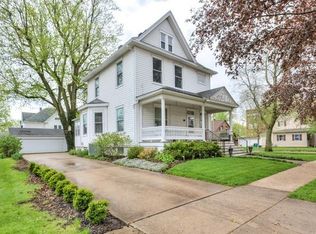302 E Adams St, Clinton, IL 61727