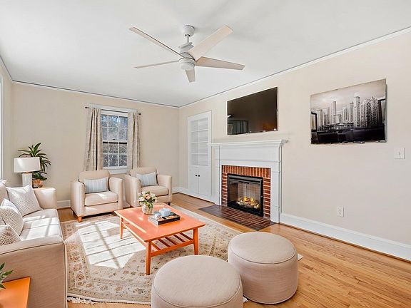 3rd image of 201 Augusta St