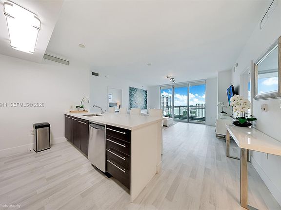 3rd image of 90 SW 3rd St APT 3109