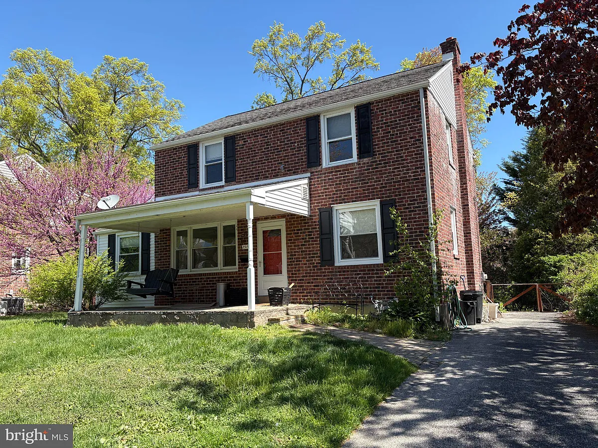 Building Photo - 2515 Woodleigh Rd