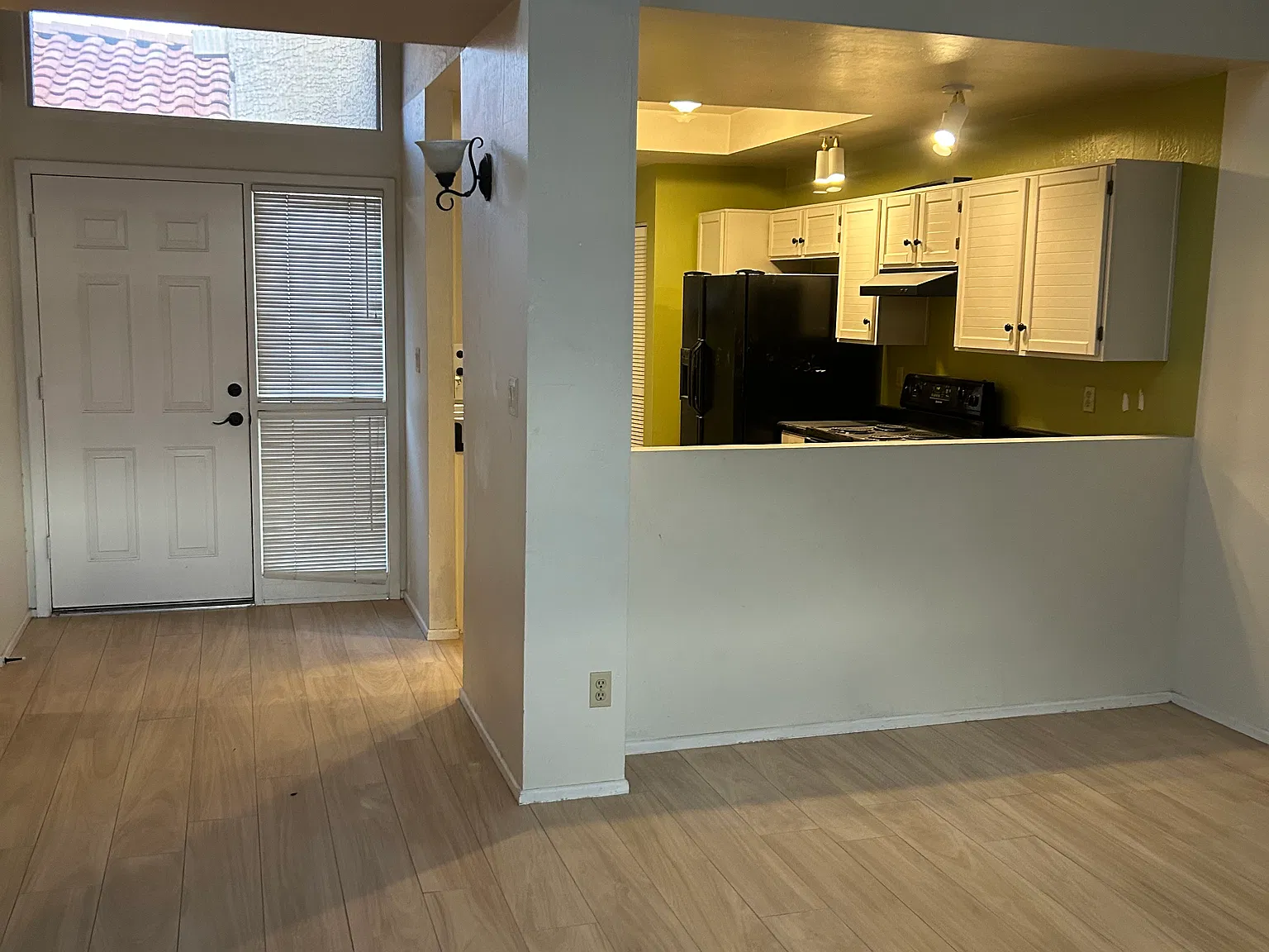 2 bed, 1073 sqft, $1,900 — Photo 3