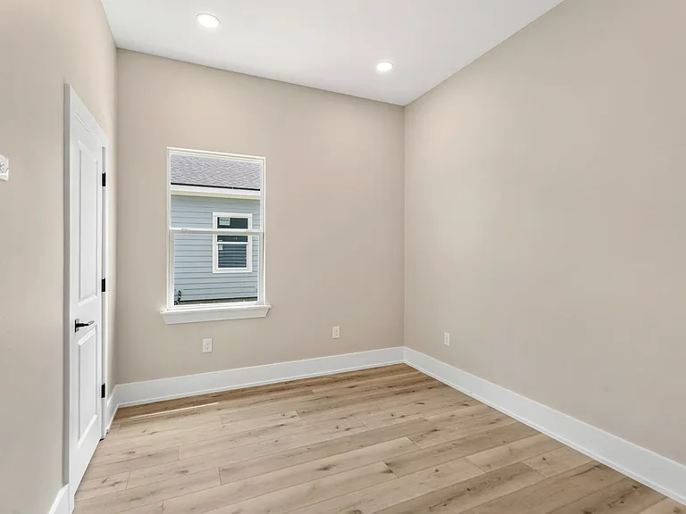 409 E 1st Ave #B — Photo 8