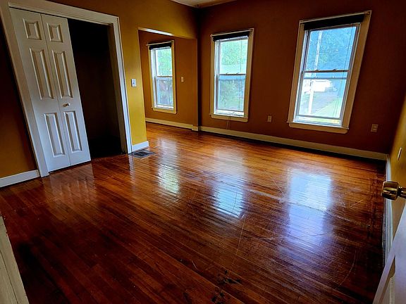 2nd image of 413 Douglas St #2