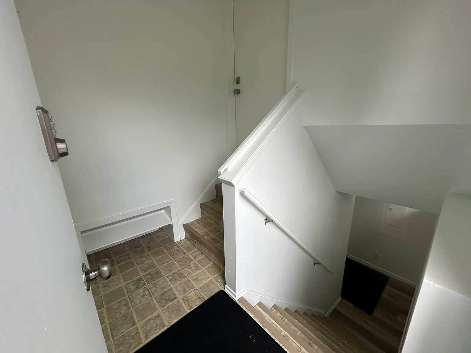 Beacon Heights - 11811 47 ST NW Bsmt — Photo 2