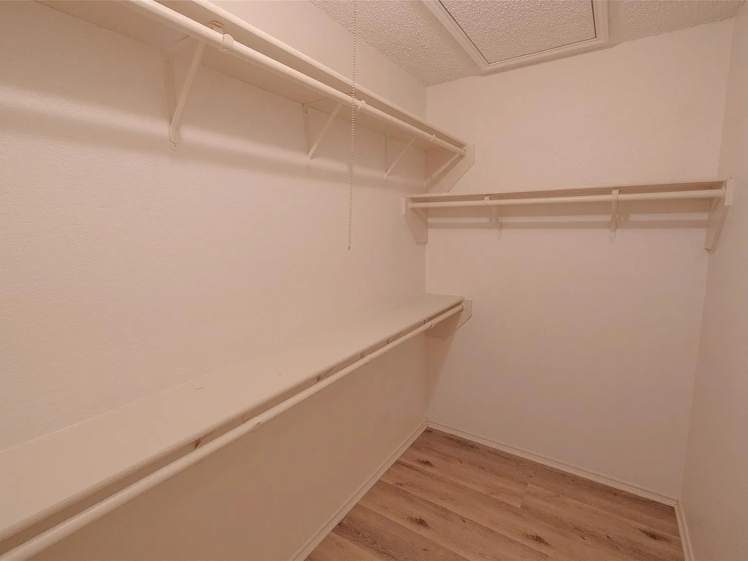 2 bed, 2.5 bath, 1600 sqft, $2,155 — Photo 2